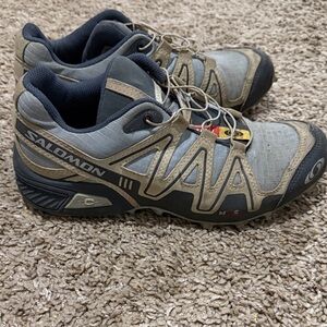 Salomon women’s Trail Running Shoes - Gray/Tan